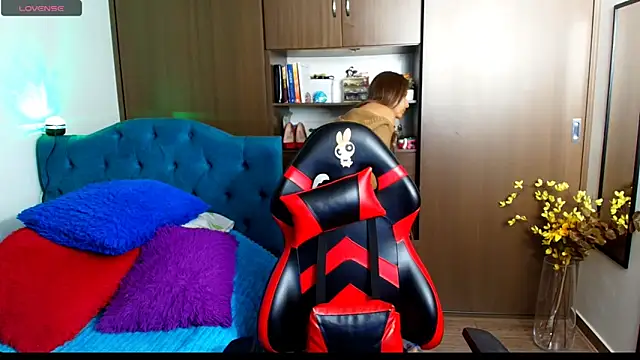 valeria teiku online show from October 11, 2025, 2:33 am