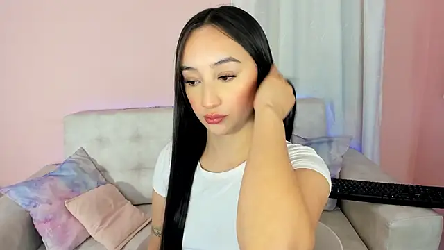 tinysara online show from February 7, 2025, 4:35 pm