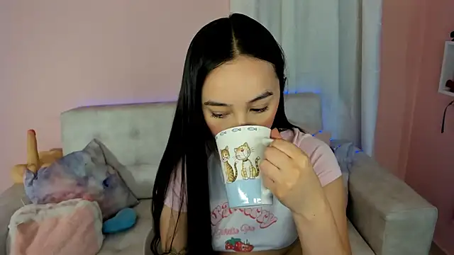 tinysara online show from March 1, 2025, 4:33 pm