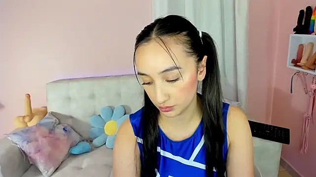 tinysara online show from March 1, 2025, 10:42 pm