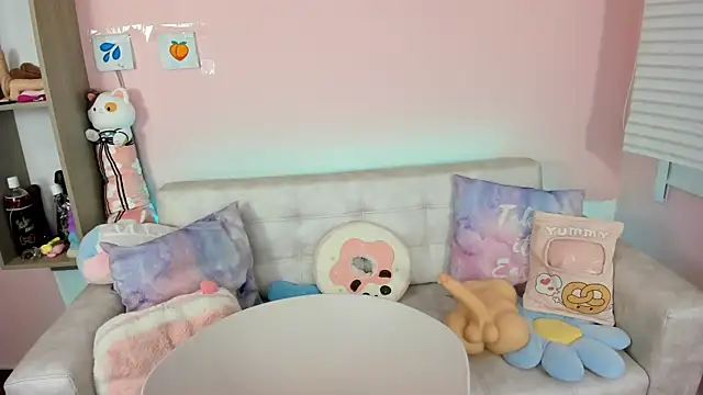 tinysara online show from September 22, 2025, 4:20 pm