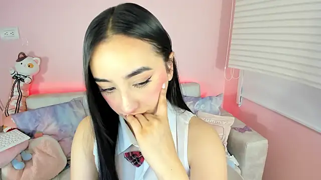 tinysara online show from April 18, 2026, 4:33 pm