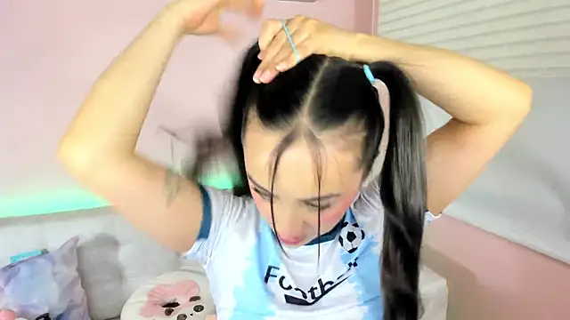 tinysara online show from July 19, 2026, 3:38 pm