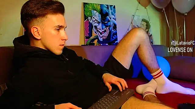 Snapshot of Midnighter_ chatting on December 7, 2024, 5:59 am Midnighter  online show from December 7, 2024, 5:59 am