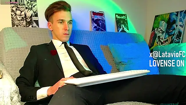 Snapshot of Midnighter_ chatting on April 7, 2026, 8:42 pm Midnighter online show from April 7, 2026, 8:42 pm