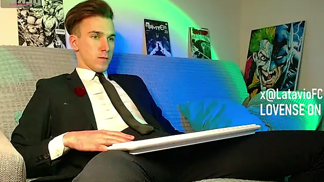 Snapshot of Midnighter_ chatting on April 8, 2026, 5:24 pm Midnighter online show from April 8, 2026, 5:24 pm