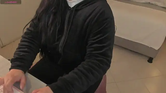 scarlet miller1 online show from October 22, 2025, 11:43 am