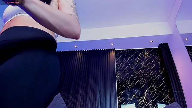 charlottewhitte online show from September 16, 2025, 11:11 am