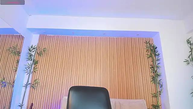 charlottewhitte online show from October 14, 2025, 11:33 am