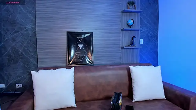 charlottewhitte online show from November 28, 2025, 11:57 am