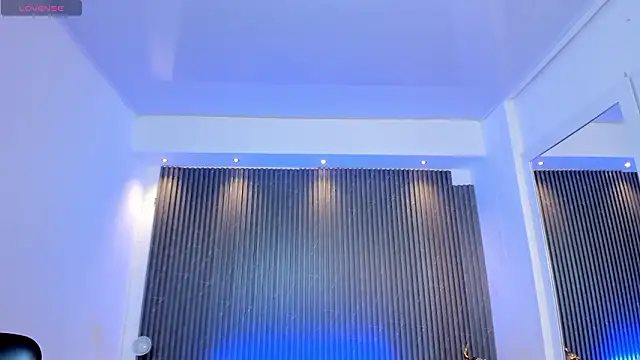 charlottewhitte online show from January 14, 2026, 1:28 pm