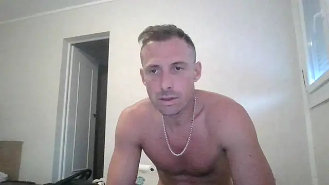 Snapshot of sebcucold chatting on May 1, 2026, 7:18 pm sebcucold online show from May 1, 2026, 7:18 pm