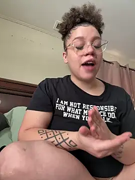 Snapshot of QueenNuttCollector chatting on February 12, 2026, 2:56 pm QueenNuttCollector online show from February 12, 2026, 2:56 pm