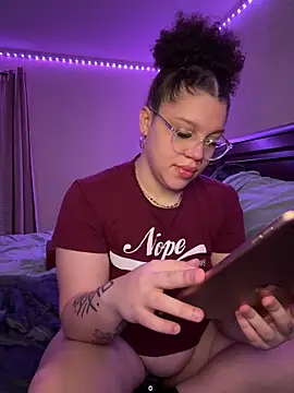 Snapshot of QueenNuttCollector chatting on February 22, 2026, 11:20 am QueenNuttCollector online show from February 22, 2026, 11:20 am