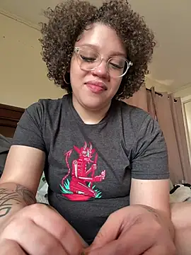 Snapshot of QueenNuttCollector chatting on March 4, 2026, 5:19 pm QueenNuttCollector online show from March 4, 2026, 5:19 pm