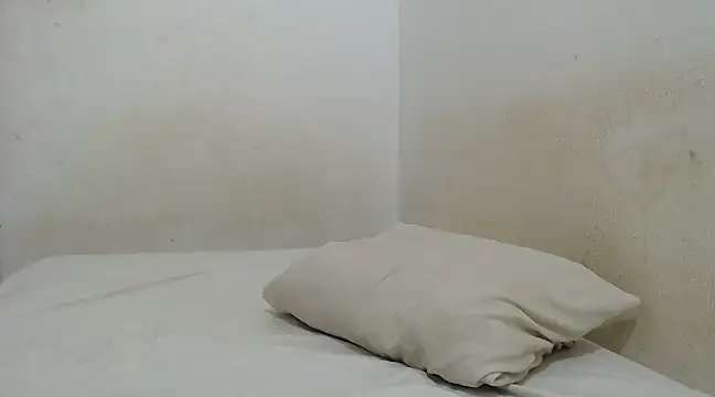 SiraJones-13 online show from December 10, 2024, 8:38 pm