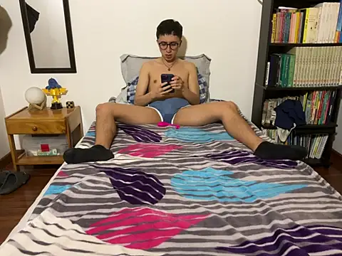 Snapshot of CamiRojas_boy chatting on April 29, 2026, 3:54 am CamiRojas boy online show from April 29, 2026, 3:54 am