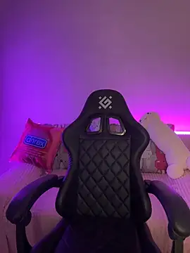 Snapshot of Your_insomniya chatting on October 3, 2025, 10:29 pm Your insomniya online show from October 3, 2025, 10:29 pm