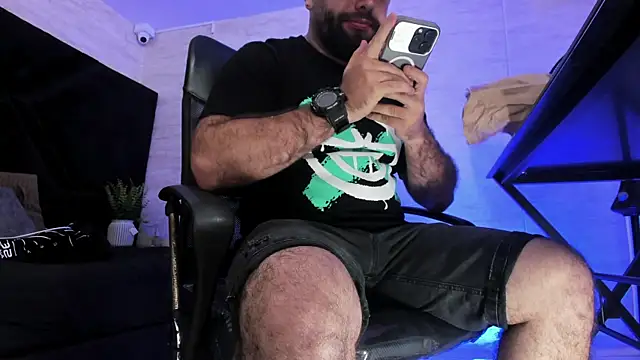 jhon bear03 online show from June 3, 2026, 2:33 pm