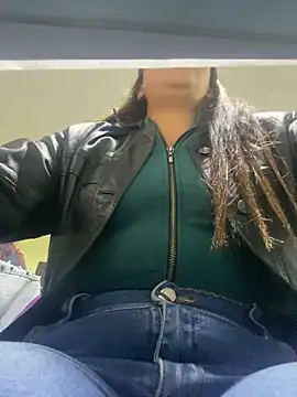 Snapshot of Vaiolet_a chatting on May 21, 2026, 9:55 pm Vaiolet a online show from May 21, 2026, 9:55 pm