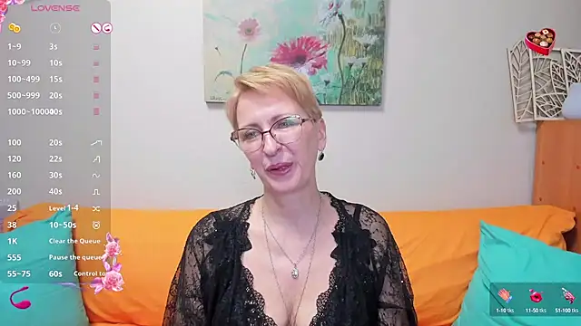 iamyourdream89 online show from March 7, 2025, 6:33 pm