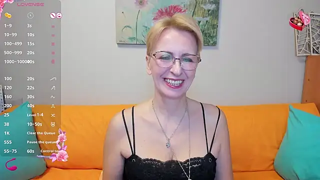 iamyourdream89 online show from March 11, 2025, 5:35 pm