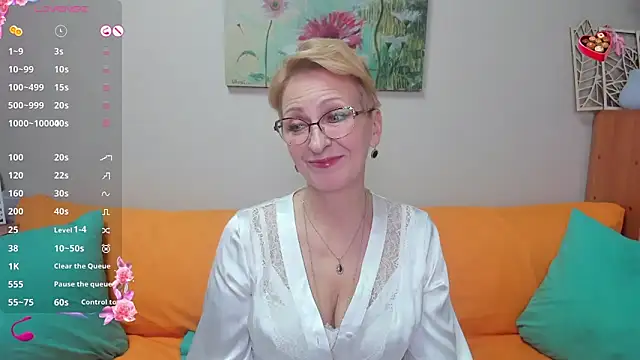 iamyourdream89 online show from March 16, 2025, 6:44 pm