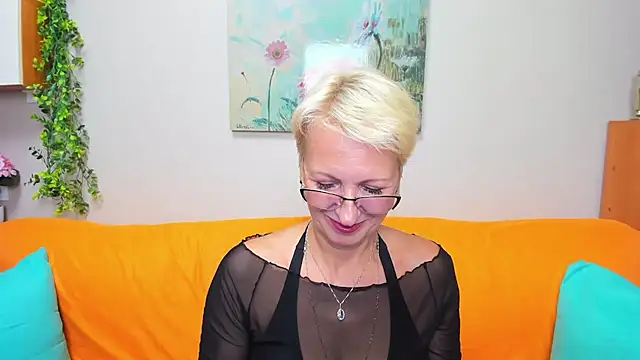 iamyourdream89 online show from September 9, 2025, 9:42 am