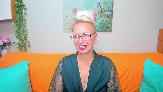 iamyourdream89 online show from September 28, 2025, 9:14 am