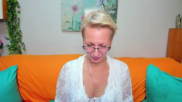 iamyourdream89 online show from October 14, 2025, 7:14 pm