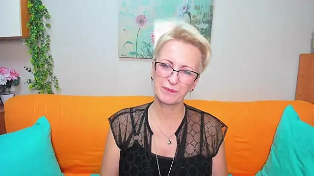 iamyourdream89 online show from October 15, 2025, 1:55 pm