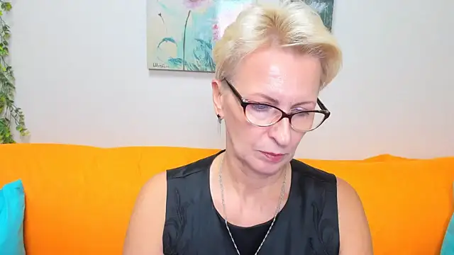 iamyourdream89 online show from October 17, 2025, 12:41 pm