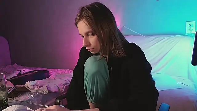 Snapshot of Frank_Fraer chatting on December 23, 2024, 7:20 pm Frank Fraer online show from December 23, 2024, 7:20 pm