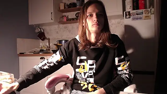 Snapshot of Frank_Fraer chatting on September 18, 2025, 6:43 pm Frank Fraer online show from September 18, 2025, 6:43 pm