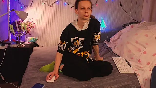 Snapshot of Frank_Fraer chatting on November 26, 2025, 6:20 pm Frank Fraer online show from November 26, 2025, 6:20 pm