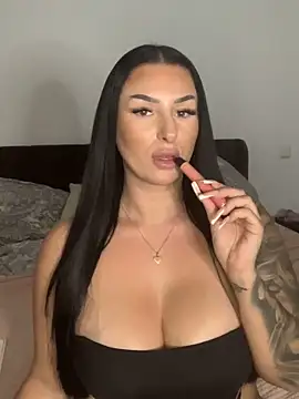 Mia-Bremer online show from September 23, 2025, 3:59 pm