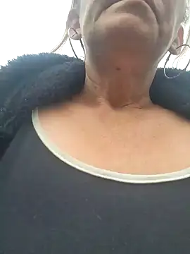 Snapshot of SeductionSilera chatting on January 28, 2025, 3:35 pm SeductionSilera online show from January 28, 2025, 3:35 pm