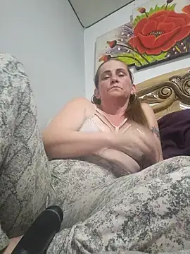 Snapshot of SeductionSilera chatting on February 25, 2025, 8:30 pm SeductionSilera online show from February 25, 2025, 8:30 pm