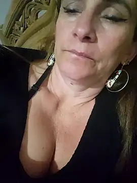 Snapshot of SeductionSilera chatting on March 13, 2025, 3:44 am SeductionSilera online show from March 13, 2025, 3:44 am