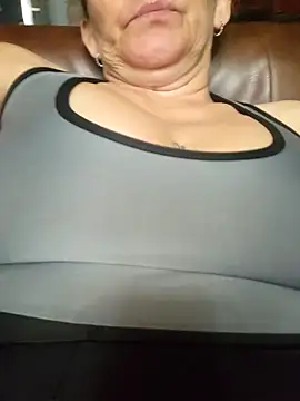 Snapshot of SeductionSilera chatting on October 3, 2025, 8:22 am SeductionSilera online show from October 3, 2025, 8:22 am