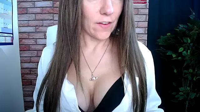 Snapshot of HarleyRebz chatting on December 15, 2025, 8:40 am HarleyRebz online show from December 15, 2025, 8:40 am