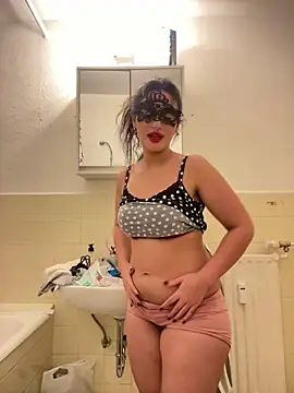 Sarahkhaalifa online show from November 15, 2025, 9:11 pm