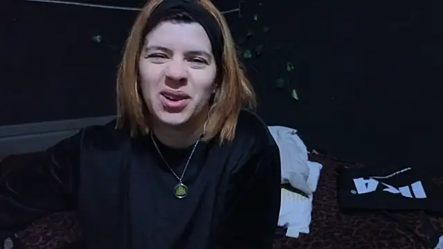 Carlafoxxx online show from November 17, 2025, 12:55 pm