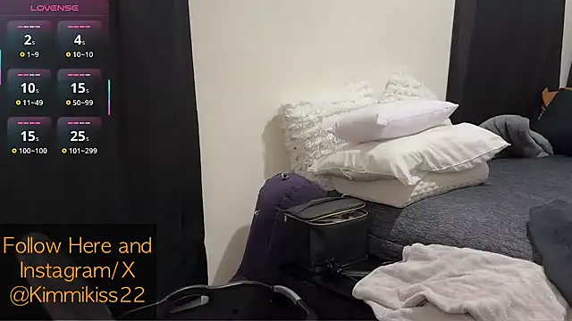 kimmiakiss22 online show from November 1, 2025, 11:40 pm