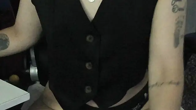 natasha logan  online show from November 9, 2025, 4:00 am