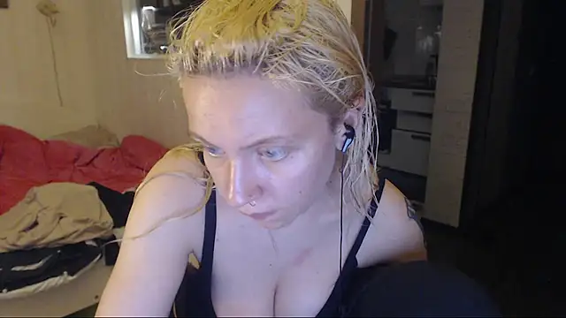 amanda kiss kiss online show from November 7, 2025, 2:06 pm