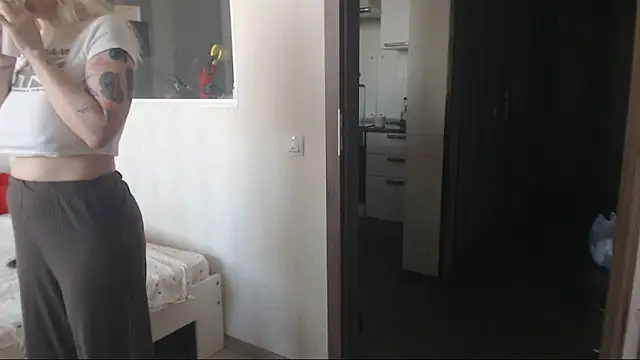 amanda kiss kiss online show from February 4, 2026, 9:48 am