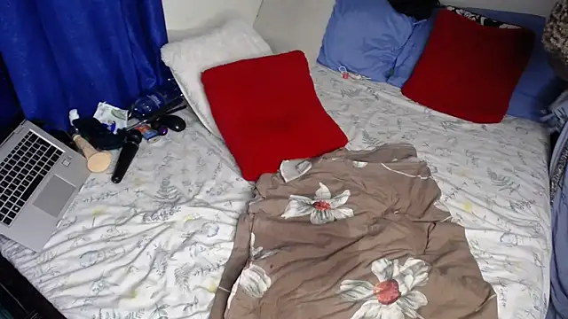 Sexy sharntel online show from May 6, 2026, 10:15 pm