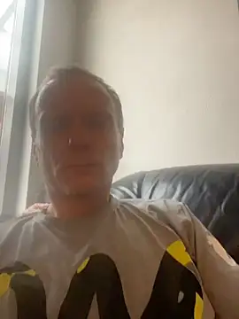 Snapshot of Martinpublic chatting on December 3, 2025, 10:57 am Martinpublic online show from December 3, 2025, 10:57 am