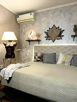 StripBianka online show from December 5, 2025, 8:01 am